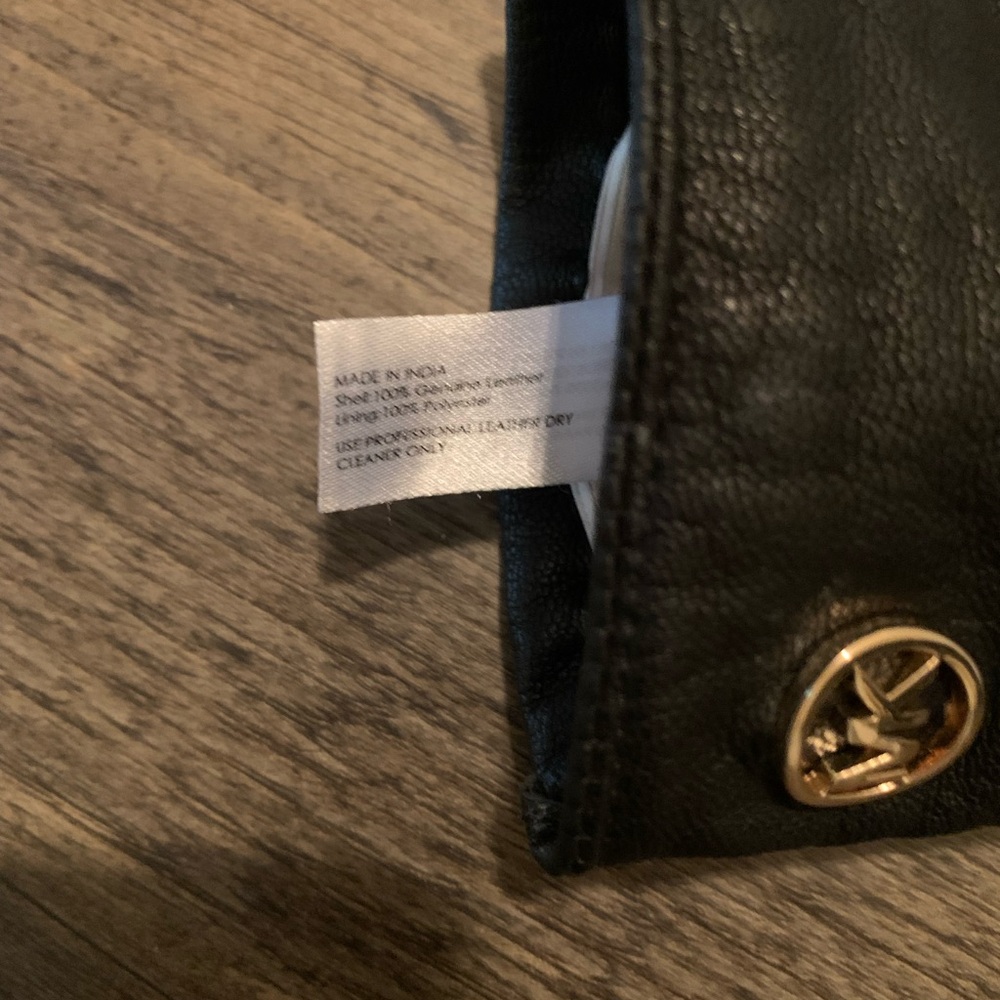 MICHAEL KORS Elegant Touch Tip Black Leather Gloves - Picture 7 of 8